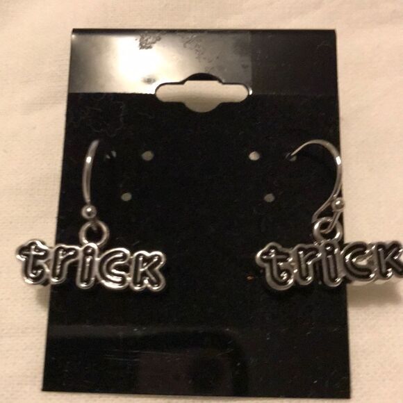 Halloween Trick Treat Enamel Earrings New With Tags - Picture 1 of 7
